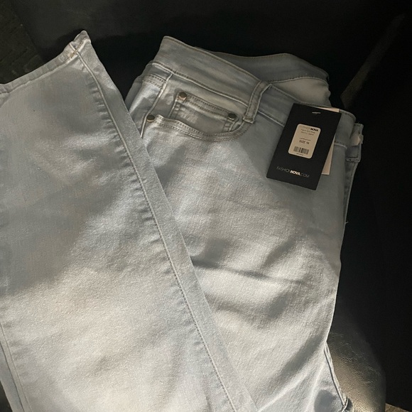 Fashion Nova, light blue jeans, size 16 - Picture 6 of 6